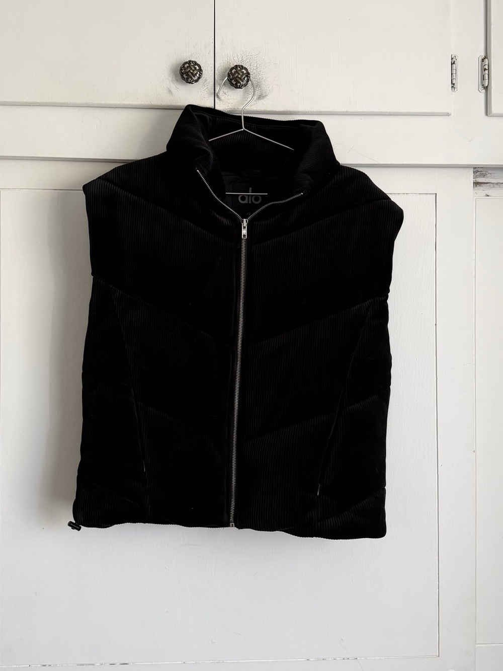 Alo Yoga Ribbed Velour Mountainside Puffer Vest Black